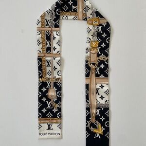 Louis Vuitton women's black and white monogram silk Confidential Noir scarf